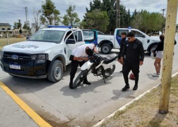 Controles de tránsito en Claromecó: alcoholemia positiva, secuestros y un caso con documentación falsa