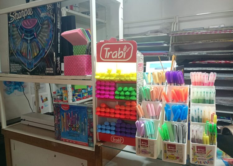 Costo de la canasta escolar: una compra básica supera los 100 mil pesos
