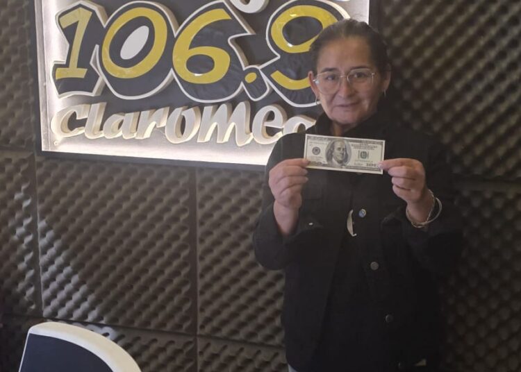 Compromiso cumplido: Omar Noblia Propiedades entregó el premio de los 100 dólares en Radio 106.9 Claromecó