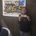 Compromiso cumplido: Omar Noblia Propiedades entregó el premio de los 100 dólares en Radio 106.9 Claromecó