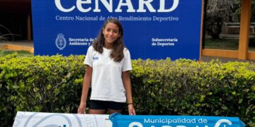 Orgullo de Orense: la nadadora Mía De La Iglesia brilla en el programa nacional de deporte adaptado