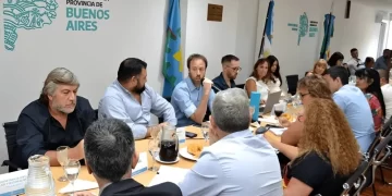Tras al rechazo al aumento, continúa la negociación salarial entre la Provincia y los gremios