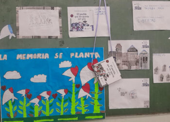 Estudiantes de la modalidad de adultos encabezaron el acto oficial por el Día de la Memoria en la sede de la Escuela Primaria 15