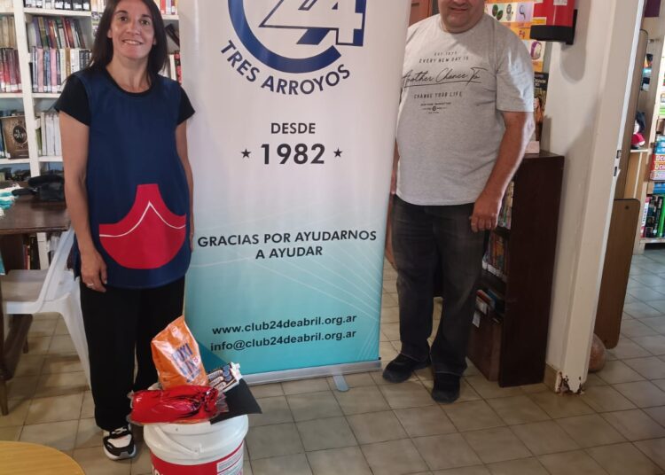 El Club 24 de Abril colaboró con la Biblioteca Meister