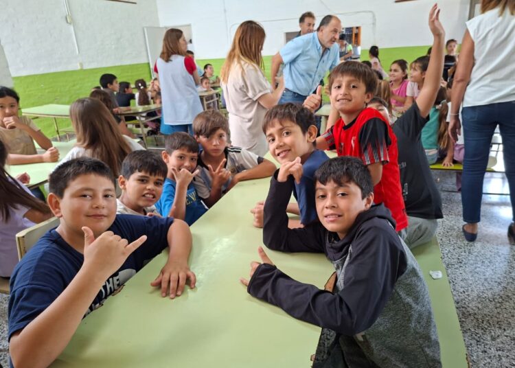 El intendente Pablo Garate anunció la resolución del conflicto del transporte para la Escuela Agraria N° 1