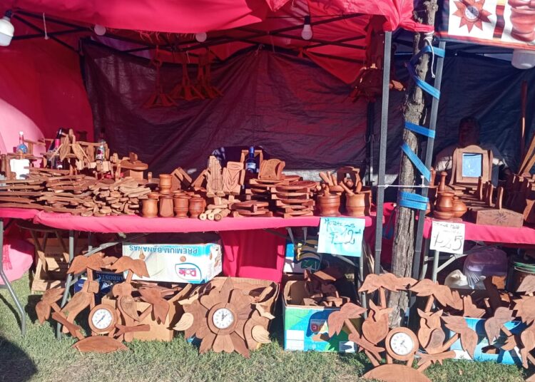 Desde las Termas hasta Tres Arroyos: el arte del algarrobo santiagueño presente en la fiesta