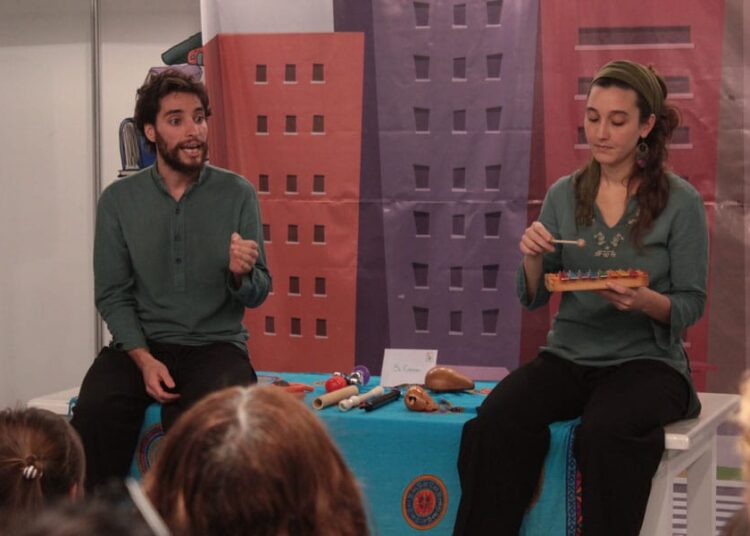 “Cuentos en las Orejas” celebra 15 años con el estreno de “Laboratorio de Colores”