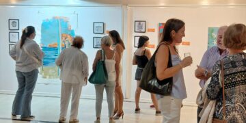Con gran marco de público, Mariana Fernunson inauguró su muestra en el Museo Mulazzi