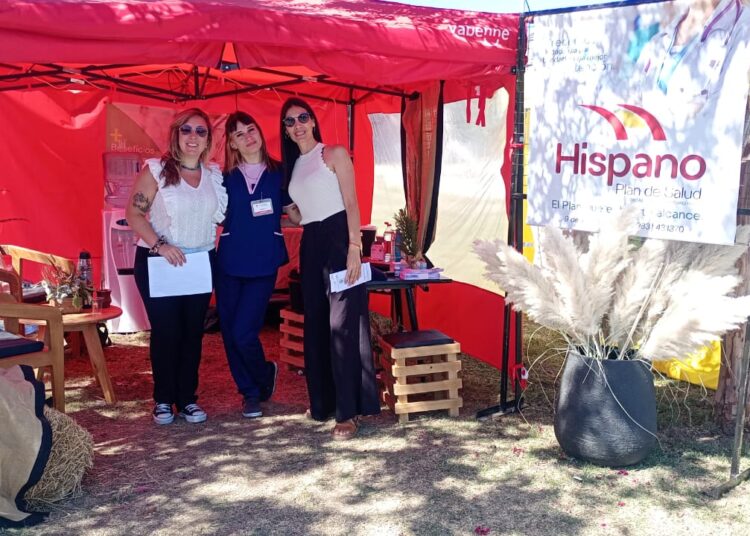 Clínica Hispano promueve la prevención y presenta su plan de salud en la fiesta