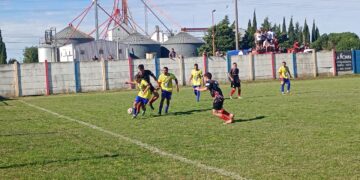 Alumni y Unión arrancaron firmes en el ascenso: emoción, goles y varias expulsiones en la primera fecha