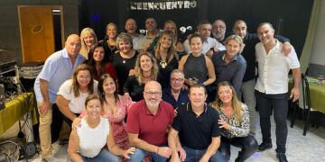 Tres décadas de mística y amistad inquebrantable: el reencuentro de la promo ’90 del Comercial
