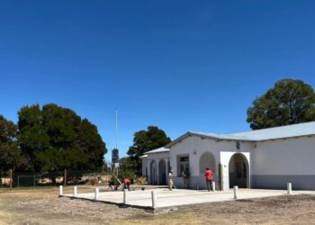 El Rotary Club de Tres Arroyos inauguró el playón de la Escuela 26: “Somos facilitadores de la solidaridad”