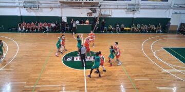 Huracán ganó el clásico de invictos y se quedó con el 1