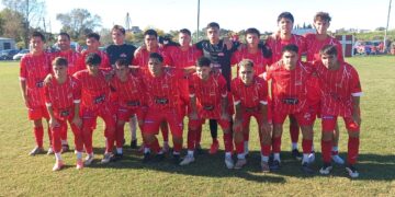 Alumni ganó en la cancha de ACDC y sigue con puntaje ideal