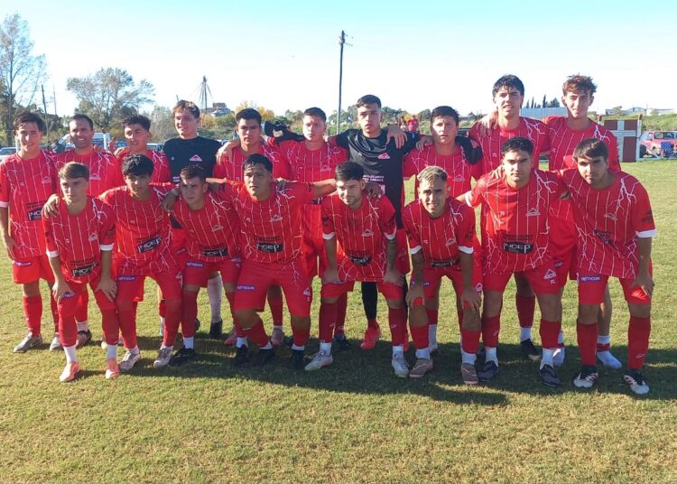 Alumni ganó en la cancha de ACDC y sigue con puntaje ideal