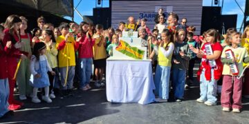 Tres Arroyos conmemoró sus 142 años con una masiva muestra de identidad y compromiso civil