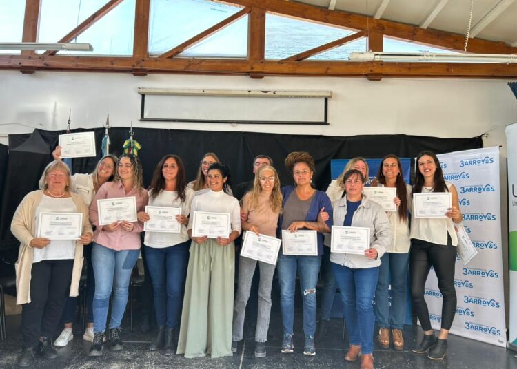 CRESTA consolida el arraigo regional con la graduación de sus diplomaturas en las localidades