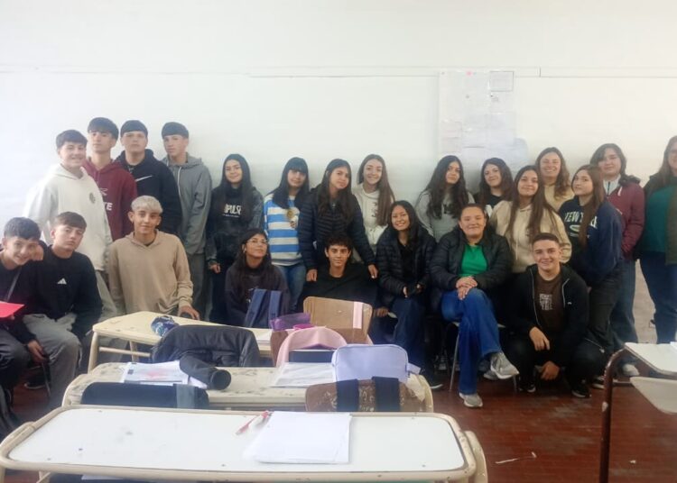 “Huellas Solidarias”: estudiantes impulsan un proyecto solidario para una escuela de Misiones