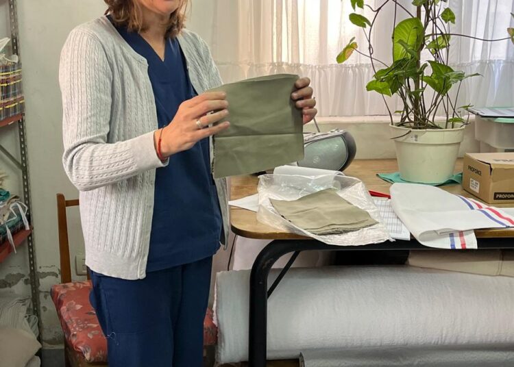 El costurero del Hospital: un área clave que suma pasantías y producción propia