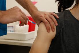 Vacunación antigripal: destacan mayor disponibilidad de dosis y creciente demanda