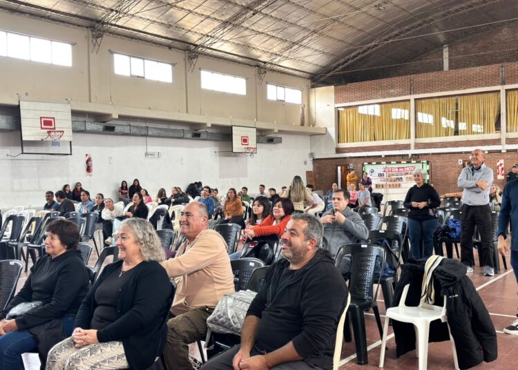 Cerro 7 Colores realizó su primer encuentro infantil y juvenil con una gran convocatoria familiar  Luciano