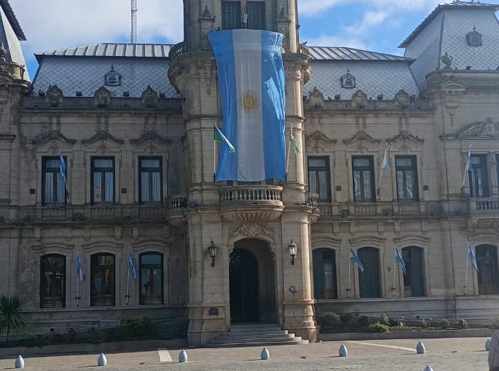 Jubilados municipales reclaman por aumentos adeudados