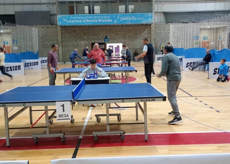 Gran convocatoria en el primer torneo abierto de ping-pong de Tres Arroyos