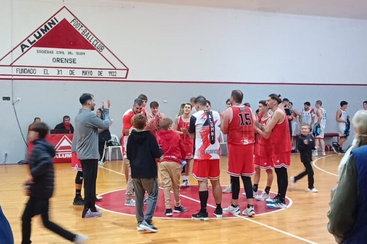 Alumni goleó y sigue como líder en el Provincial