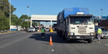 Camiones y micros deberán respetar el carril derecho obligatorio