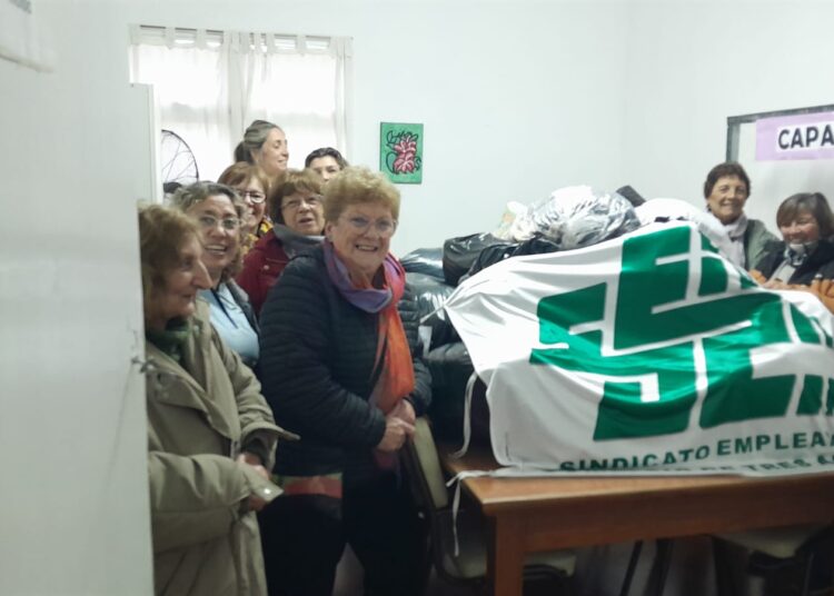 La Subcomisión de Jubilados Mercantiles realizó una donación al Geriátrico Municipal