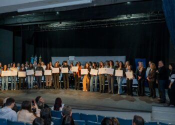 Noche de emociones y futuro en el Teatro Municipal: CRESTA celebró su colación de grado y proyecta tres nuevas carreras para 2027