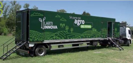 El futuro del campo llega al centro: el trailer educativo «Larti Innova» desembarca frente al Palacio Municipal