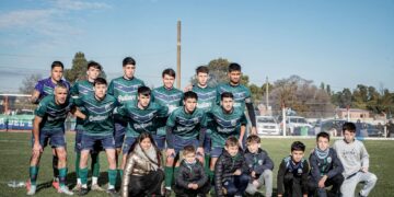 Villa goleó a Ciclista y quedó a un paso del título en el Apertura