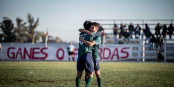 Villa goleó a Ciclista y quedó a un paso del título en el Apertura