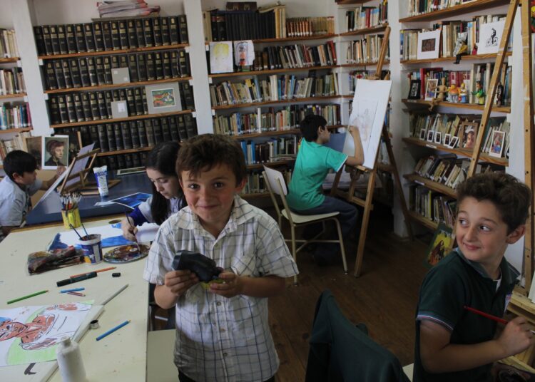 Gustavo “Ruso” Sabatini celebra 10 años de su taller de expresión gráfica en la Biblioteca José Ingenieros