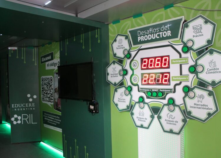 El aula móvil del agro llegó a Tres Arroyos para acercar la innovación y la tecnología a los estudiantes