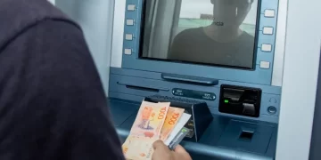 Comienzan a cobrar estatales bonaerenses pero con una «paritaria en stand by»