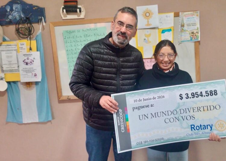 Comunidad en acción: el Rotary Club entregó casi 4 millones de pesos a la ONG «Un Mundo Divertido con Vos»