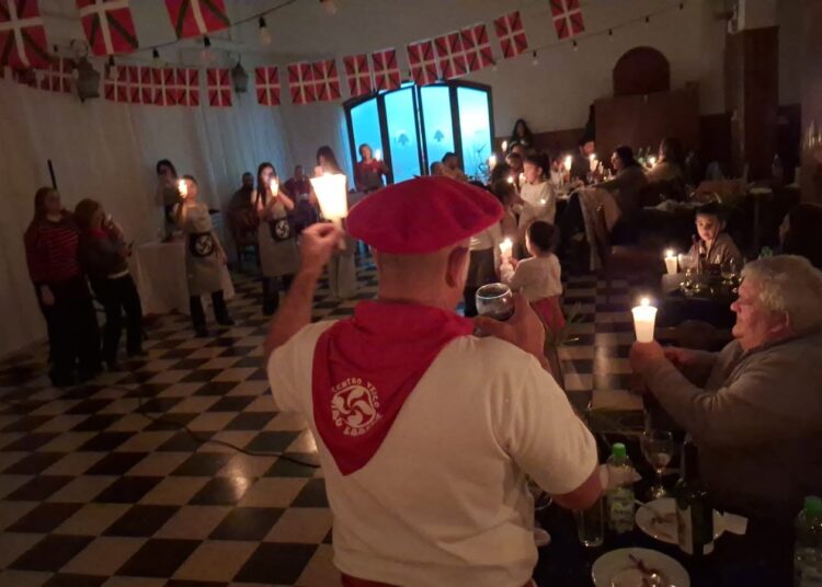 El Centro Vasko Hiru Erreka festejó San FermÍn