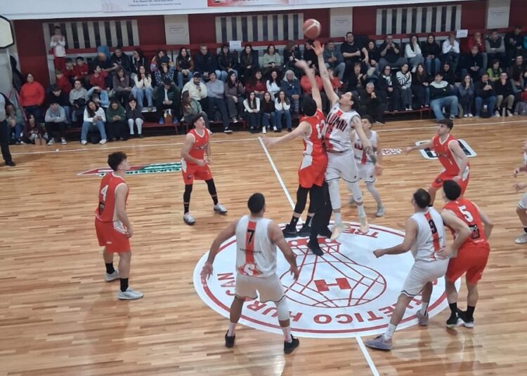 Básquet: Alumni de Orense venció a Huracán y se convirtió en el primer finalista de la Copa 90 Aniversario
