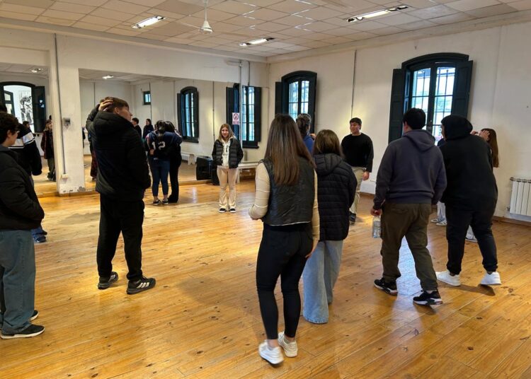 El descarte transformado en arte: Pablo González expone sus esculturas en chatarra «Metales vigentes» en el Museo Mulazzi