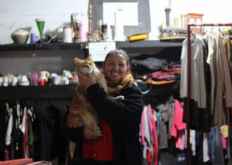PACMA impulsa una rifa solidaria para construir un nuevo depósito de alimentos para los animales rescatados