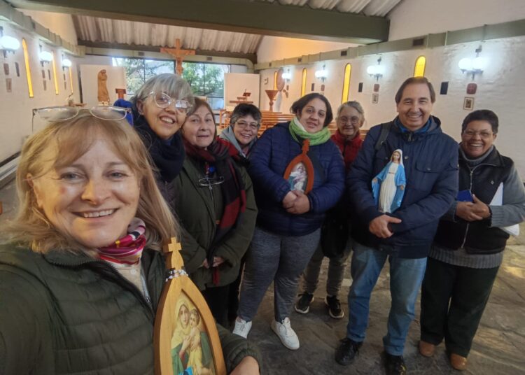 Misioneras del Padre Kolbe visitan el barrio Villa Italia