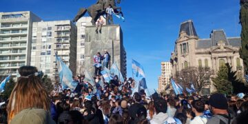 Tres Arroyos celebró en las calles el pase de Argentina a los cuartos de final