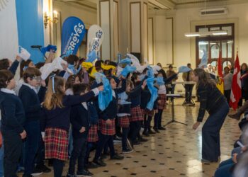 Tres Arroyos conmemoró el Día de la Independencia con un emotivo acto en el Palacio Municipal