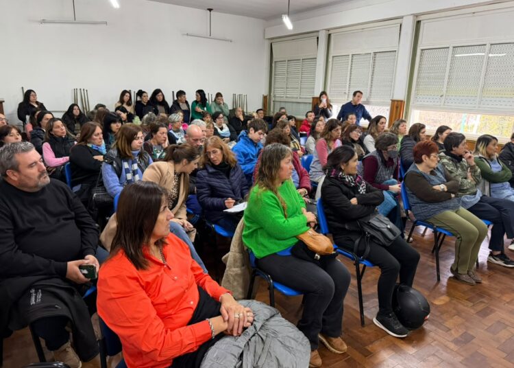Gran participación en la capacitación del programa “Ojos en Alerta” para auxiliares de la educación