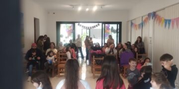 Presentación de «La Máquina de la Risa» para la familia mercantil