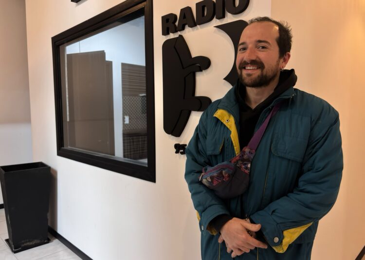 Adrián Pandilla presentó su nuevo proyecto audiovisual: «Queremos mostrar la humanidad de la banda»