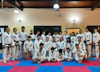 Instructores tresarroyenses de Taekwondo capacitaron a deportistas en Monte Hermoso