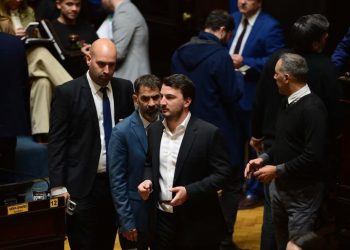 Pacto de gobernabilidad interna: Karina Milei y Santiago Caputo ordenan la conducción de La Libertad Avanza en la Legislatura bonaerense